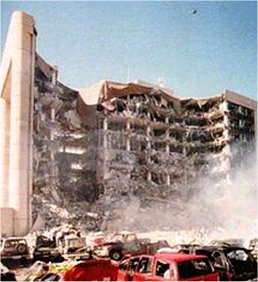 ساختمان فدرال  در اکلاهماسيتي پس از انفجار