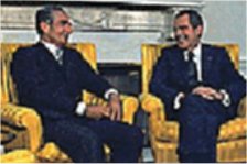 نيكسون و شاه در يكي از ديدارهاي دوستانه