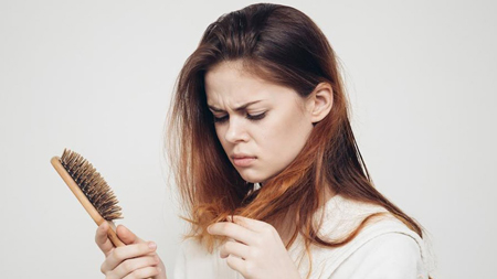  9 دلیل ریزش مو و راه های های درمان آنها 