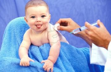 واکسن به نوزاد