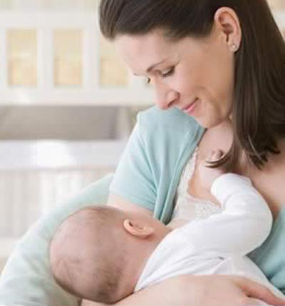 دلایل گریه هنگام شیر خوردن نوزاد,زیاد شیر خوردن نوزاد