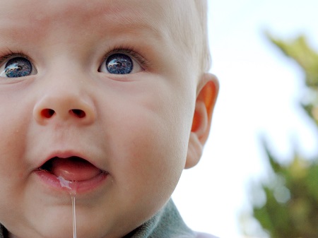 خطرات آبریزش دهان نوزاد, ارتباط بثورات پوستی با آبریزش دهان نوزاد, جلوگیری از آبریزش دهان نوزاد