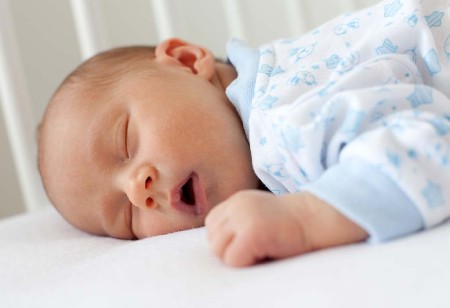 خوابیدن کودک با دهان باز,علت خوابیدن کودک با دهان باز,چرا کودک من با دهان باز می خوابد