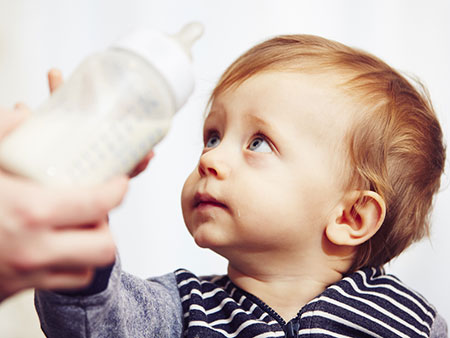 شیر پاستوریزه برای کودک یک ساله,دادن شیر پاستوریزه به نوزاد 6 ماهه