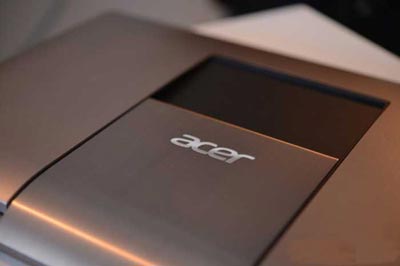 لپ تاپ ایسر Aspire R7 با یک طراحی فوق مدرن