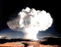 بمب اتمی,اولین بمب اتمی
