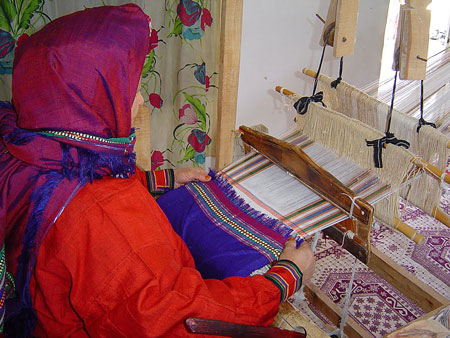 silk-wearingabrisham-bafi6-e2.jpg
