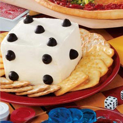 خوراک پنیر به شکل تاس با بیسکوییت 1
