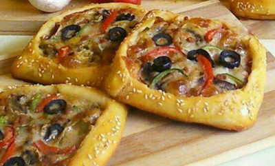 مواد لازم برای پیتزا پیراشکی گیاهی, پخت پیتزا پیراشکی گیاهی