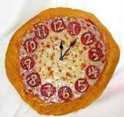 پیتزا به شکل ساعت برای کودک