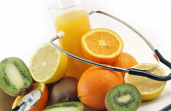 راه درمان فشار خون پایین ، فشار خون پایین ، خوردن میوه و ابمیوه طبیعی