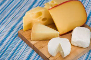 چطور پنیری خوشمزه سر سفره بگذاریم 