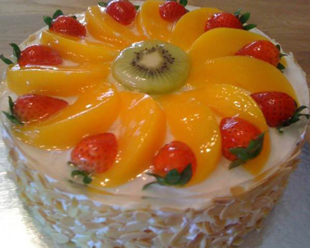 تزیین کیک با خامه و میوه,تزیین کیک اسفنجی با میوه