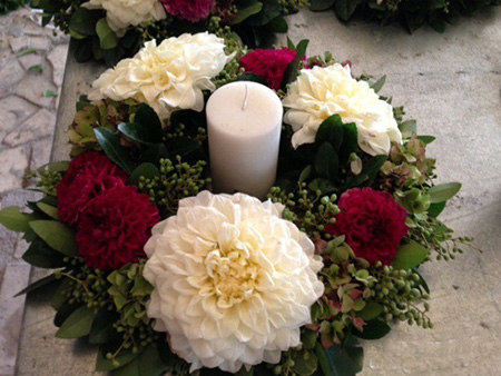 گل‌ آرایی سنگ قبر, گل آرایی سنگ قبر سفید, گل آرایی شمع و گل برای سر مزار