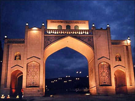 اشنایی بادروازه قران شیراز
