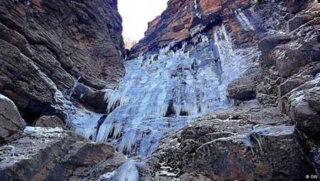 آبشار یخ‌زده و قندیل‌های یخی مشهد,گردشگری,تور گردشگری