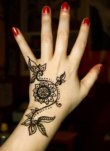 [تصویر:  henna-tattoos2-e2.jpg]