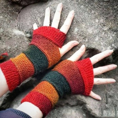 [تصویر:  knitted1-gloves1-model9.jpg]