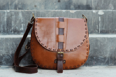 [تصویر:  models-handmade-leather-bag10-e1.jpg]