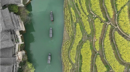 عکسهای جالب,عکسهای جذاب,حرکت قایق ها در یک سایت گردشگری در چین