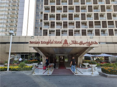 خیابان‌های اصلی اطراف هتل پارسیان استقلال