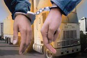 سارق شیشه ای با لباس زنانه كامیون دزدید