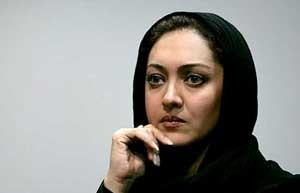 تحسین نیکی کریمی از نمایشگاه پرتره های پیام ایرایی تحسین نیکی کریمی از نمایشگاه پرتره های پیام ایرایی