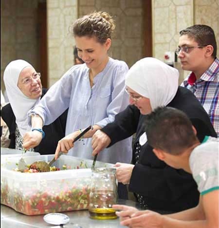 آشپزی همسر بشار اسد برای سفره افطارش آشپزی همسر بشار اسد برای سفره افطارش