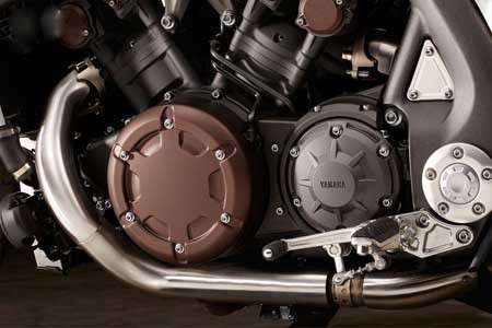 شگفتی‌ها , یاماها وی مکس , موتور 