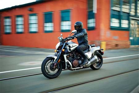 شگفتی‌ها , یاماها وی مکس , موتور 