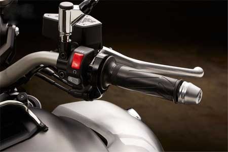 شگفتی‌ها , یاماها وی مکس , موتور 