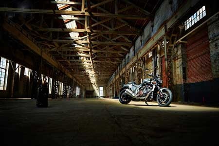 شگفتی‌ها , یاماها وی مکس , موتور 