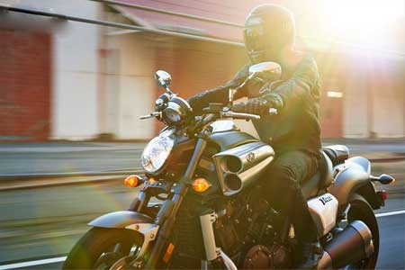 شگفتی‌ها , یاماها وی مکس , موتور 