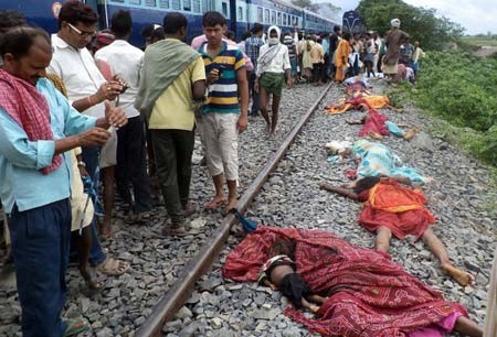 37 کشته و 40 زخمی در تصادف قطار در هند