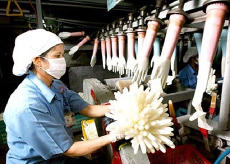 خط تولید دستکش در کوالالامپور، مالزی