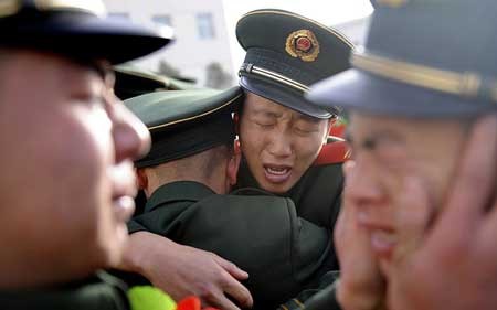 مراسم خداحافظی و اتمام دوره سربازی برای پلیس های پارلمان در تای یوآن چین
