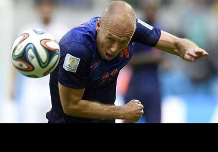 اولین شگفتی جام بیستم در روز شکست سنگین اسپانیا از هلند 1