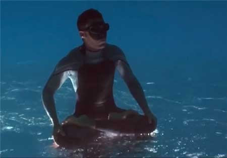 اخبار , اخبار گوناگون , دویدن غواص روی آب