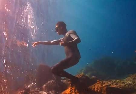 اخبار , اخبار گوناگون , دویدن غواص روی آب