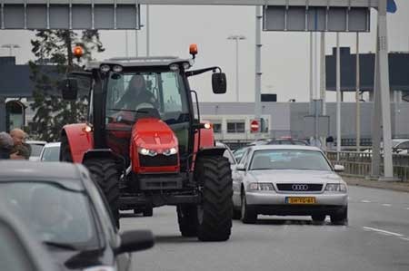 اخبار,اخبار گوناگون ,سفر به قطب جنوب با تراکتور