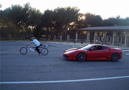 اخبار , اخبار گوناگون , رقابت دوچرخه‌ با فِراری