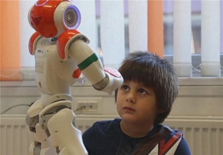 درمان کودکان مبتلا به بیماری اوتیسم با ربات+تصاویر 1
