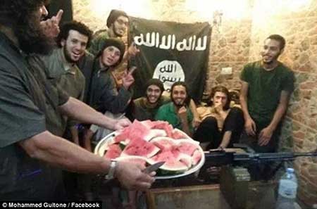 دوستان جلاد داعش در فیسبوک چه کسانی بودند؟+تصاویر 1