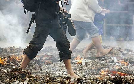 اخبار,اخبار گوناگون ,فستیوال راه رفتن بر روی آتش 