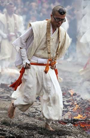 اخبار,اخبار گوناگون ,فستیوال راه رفتن بر روی آتش 