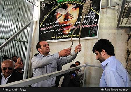 بخشش یک اعدامی پای چوبه دار (عکس) 1