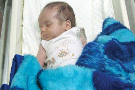 نوزاد 20 روزه پس از شکنجه در پارک رها شد(+عکس)