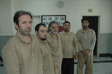 شکارچیان توریستها و بازرگانان خارجی دستگیر شدند/ مالباختگان به پلیس آگاهی مراجعه کنن 1