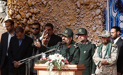 چرا اجازه دادید احمدی نژاد بالای سن بيايد؟ 1