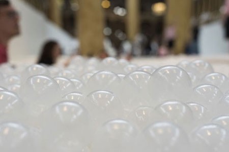 اخبار , اخبار گوناگون,تصاویر تبدیل موزه به استخر توپ,تبدیل موزه به استخر توپ